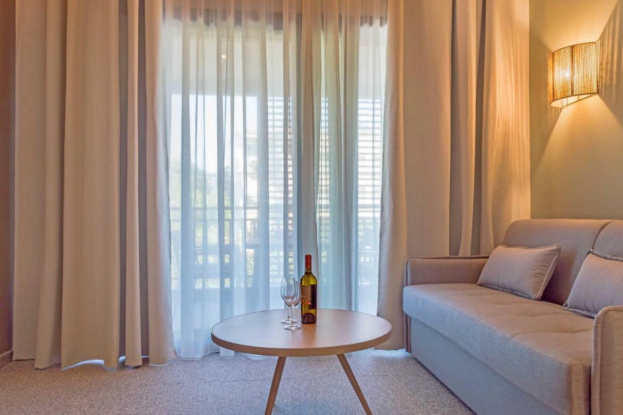 Hotel Eco Residences & 4*